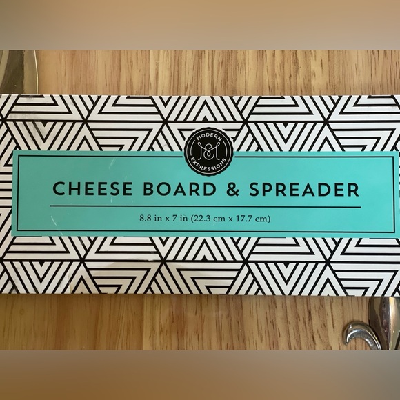 Wood Cheese Board & Spreader (8.8 x 7 in) - Picture 2 of 11